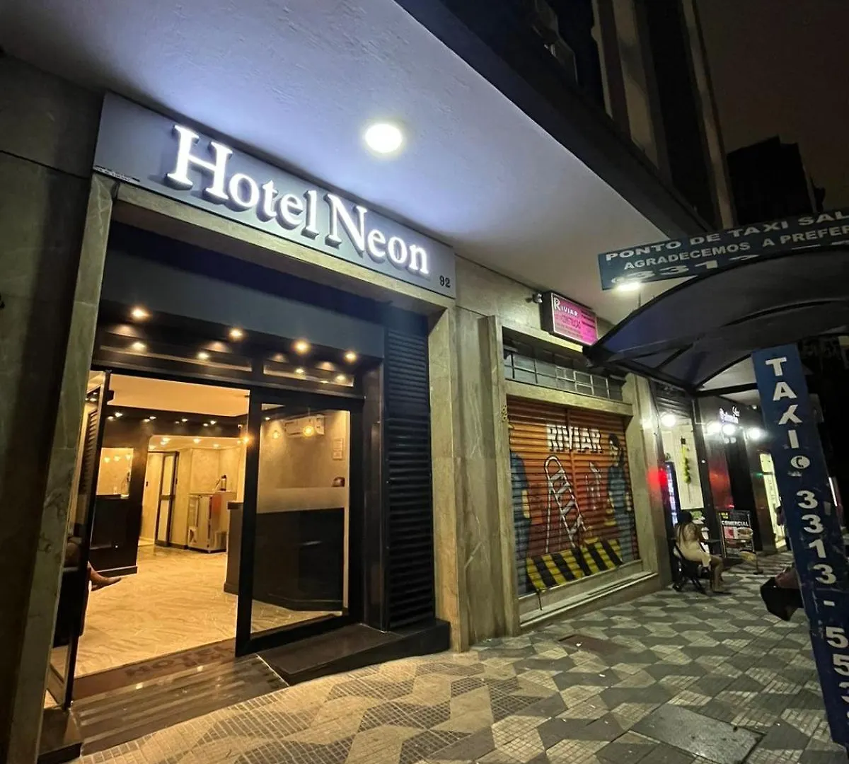 Hotel Neon - próximo a 25 de março, Bom Retiro e Brás, á 2min do mirante Sampa SKY e pista de skate Anhangabaú São Paulo