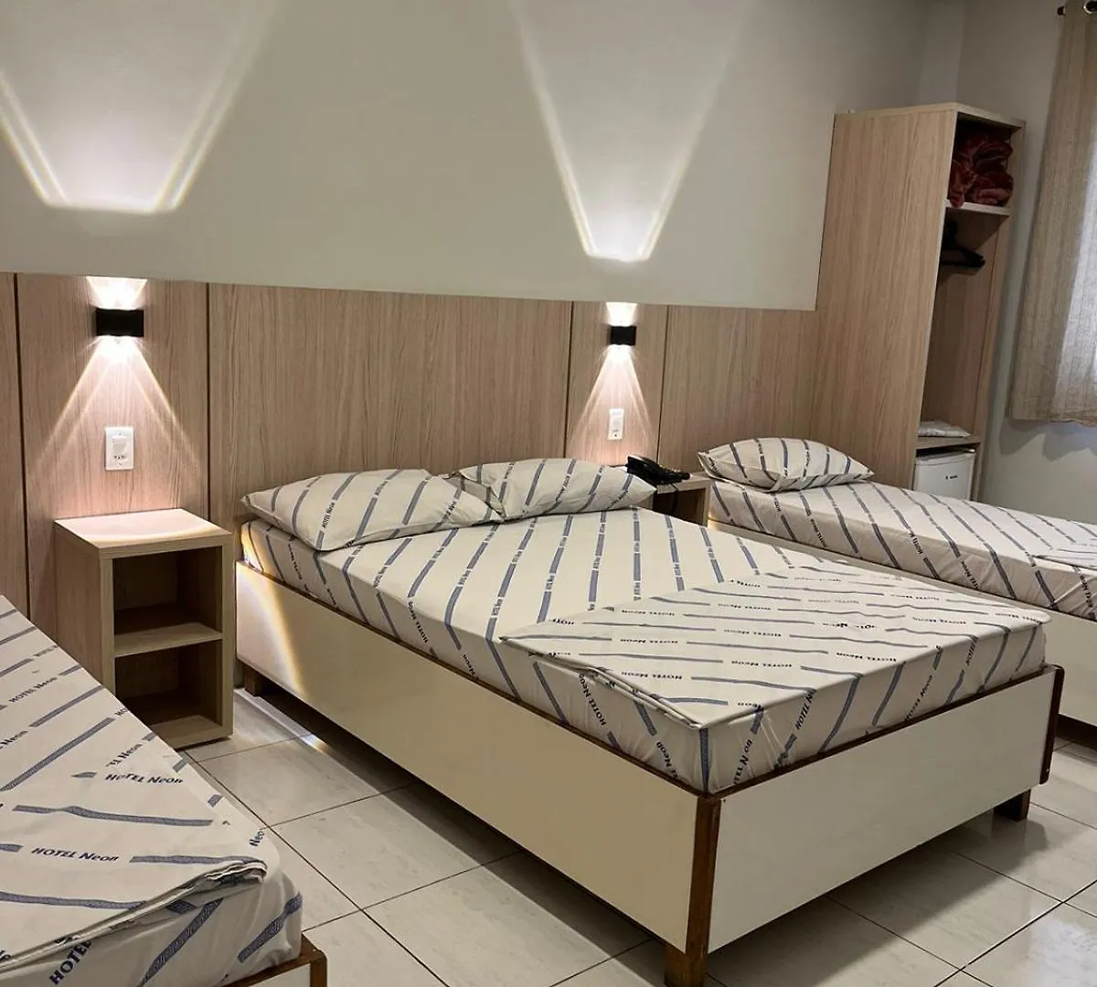Hotel Neon - próximo a 25 de março, Bom Retiro e Brás, á 2min do mirante Sampa SKY e pista de skate Anhangabaú São Paulo
