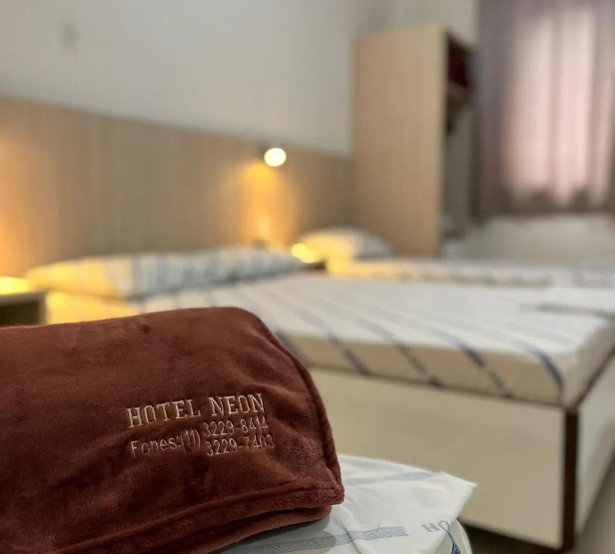 Hotel Neon - próximo a 25 de março, Bom Retiro e Brás, á 2min do mirante Sampa SKY e pista de skate Anhangabaú São Paulo 2*,  Brasil