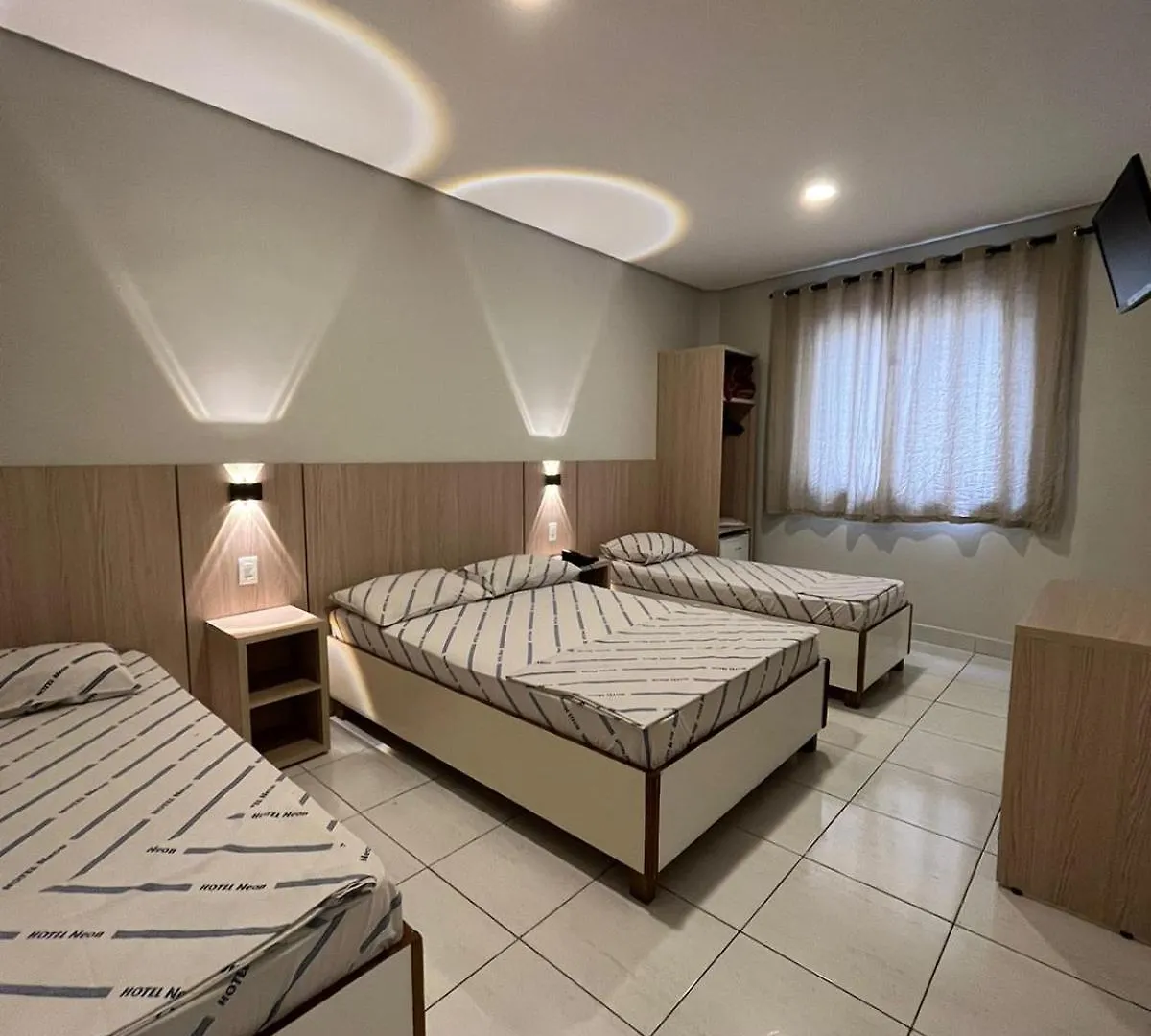 Hotel Neon - próximo a 25 de março, Bom Retiro e Brás, á 2min do mirante Sampa SKY e pista de skate Anhangabaú São Paulo