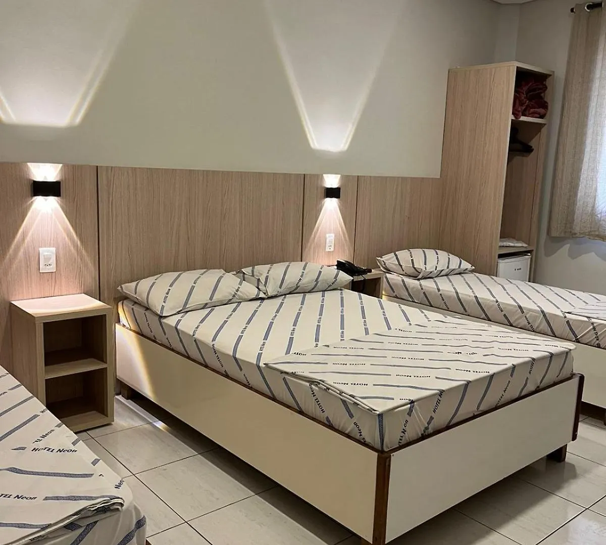 Hotel Neon - próximo a 25 de março, Bom Retiro e Brás, á 2min do mirante Sampa SKY e pista de skate Anhangabaú São Paulo 2*,  Brasil