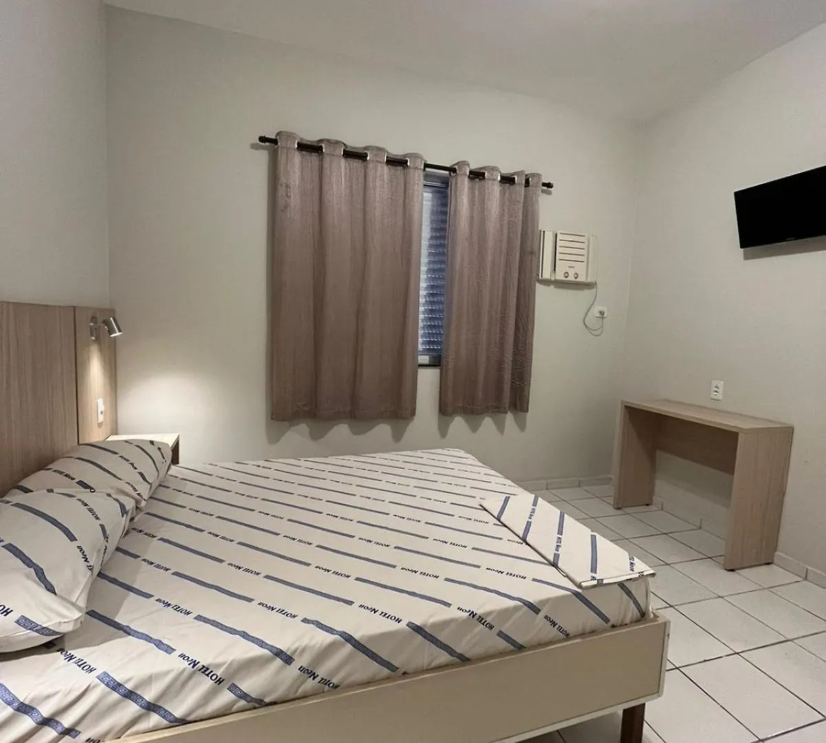 Hotel Neon - próximo a 25 de março, Bom Retiro e Brás, á 2min do mirante Sampa SKY e pista de skate Anhangabaú São Paulo 2*,