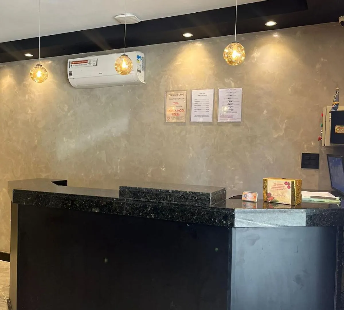 Hotel Neon - próximo a 25 de março, Bom Retiro e Brás, á 2min do mirante Sampa SKY e pista de skate Anhangabaú São Paulo