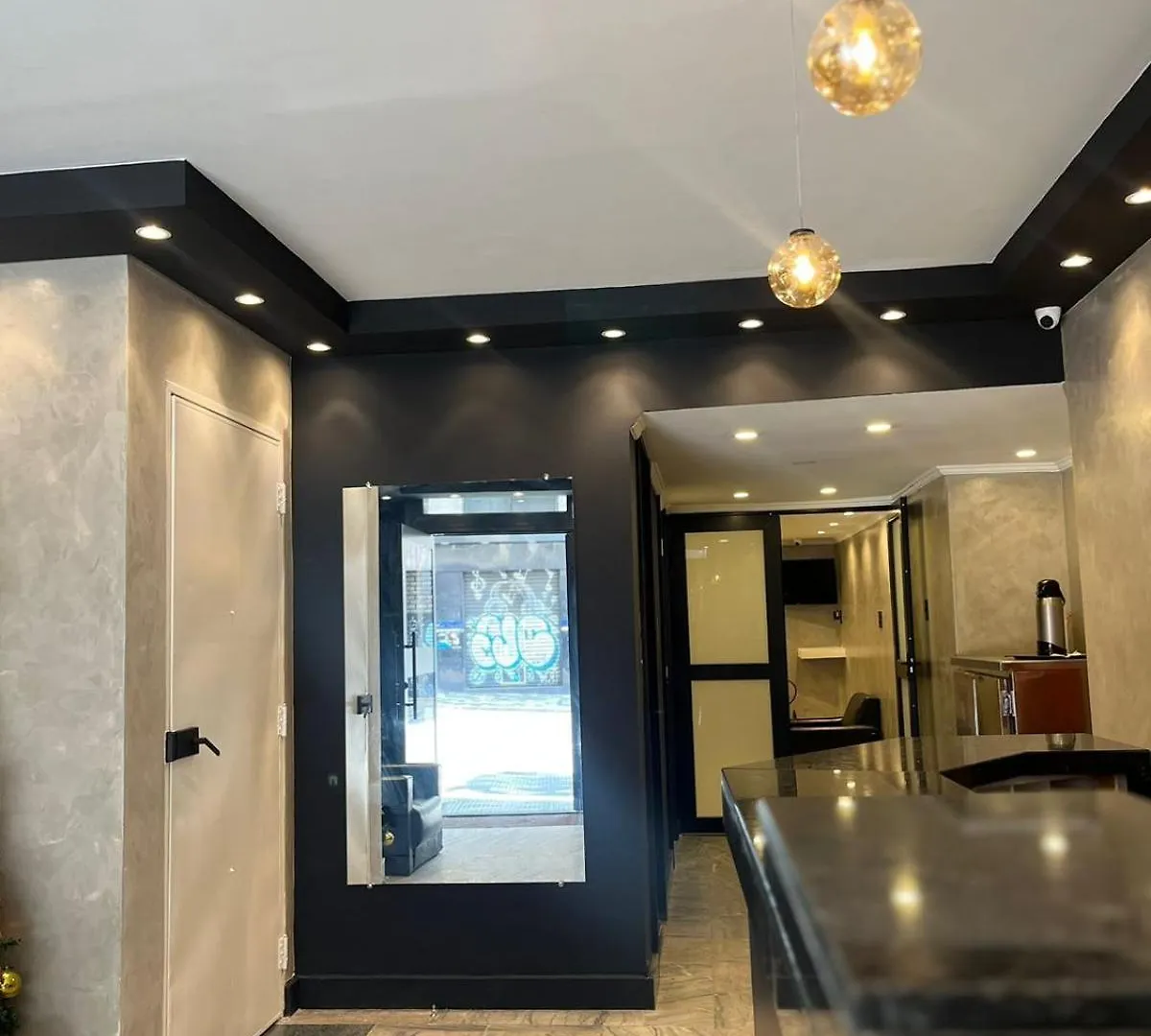 **  Hotel Neon - próximo a 25 de março, Bom Retiro e Brás, á 2min do mirante Sampa SKY e pista de skate Anhangabaú São Paulo Brasil