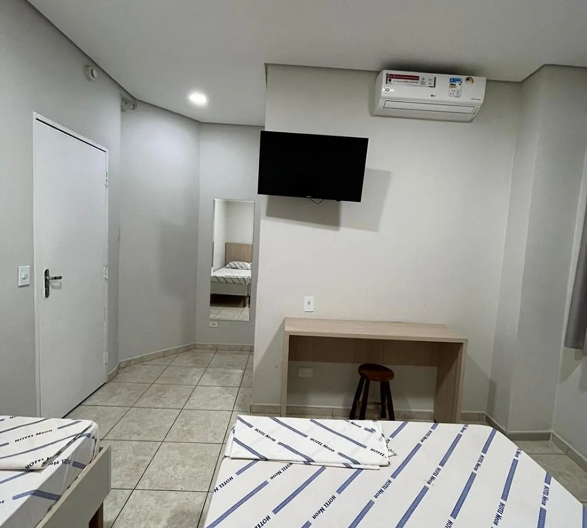 Hotel Neon - próximo a 25 de março, Bom Retiro e Brás, á 2min do mirante Sampa SKY e pista de skate Anhangabaú São Paulo