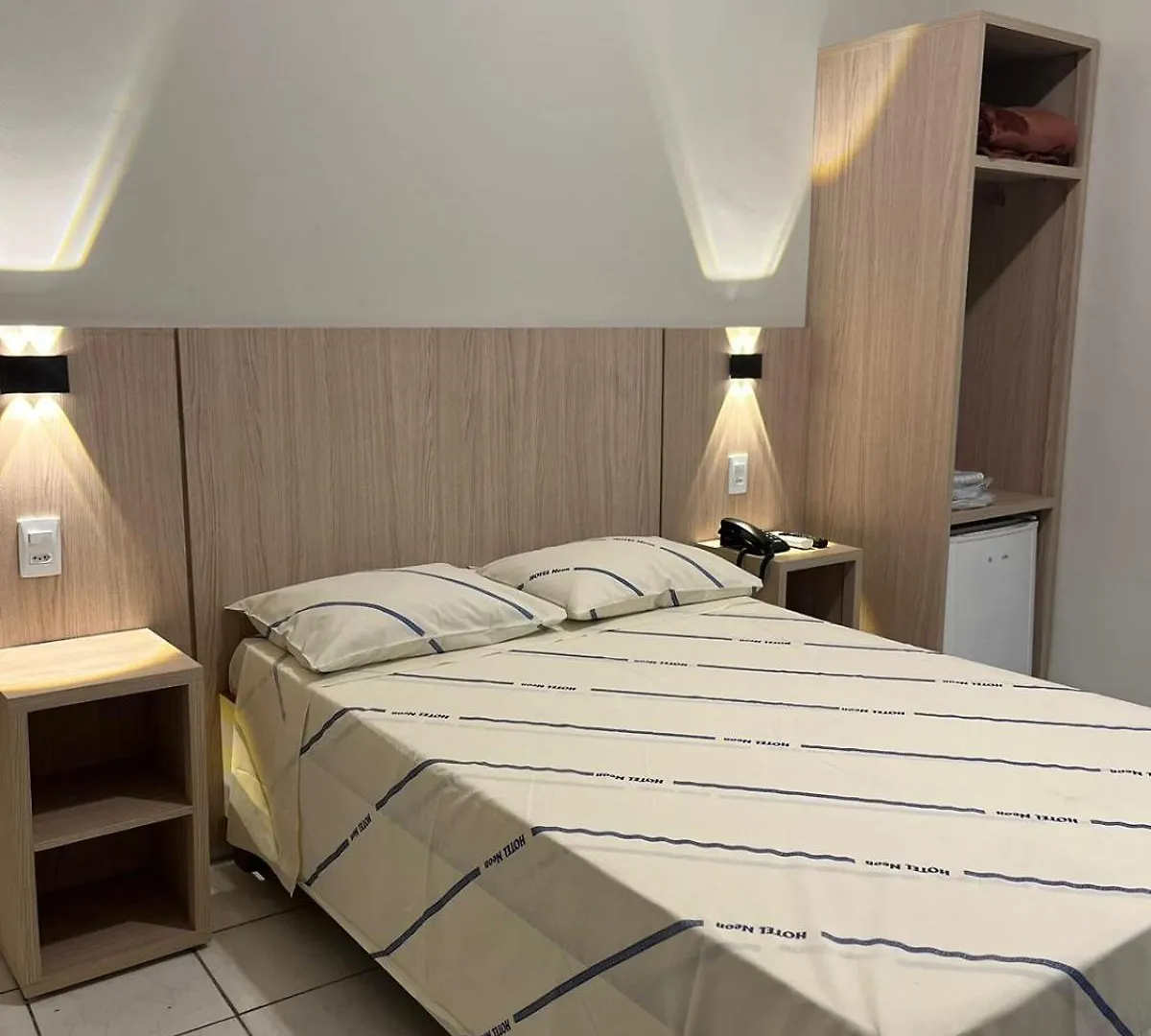 **  Hotel Neon - próximo a 25 de março, Bom Retiro e Brás, á 2min do mirante Sampa SKY e pista de skate Anhangabaú São Paulo Brasil