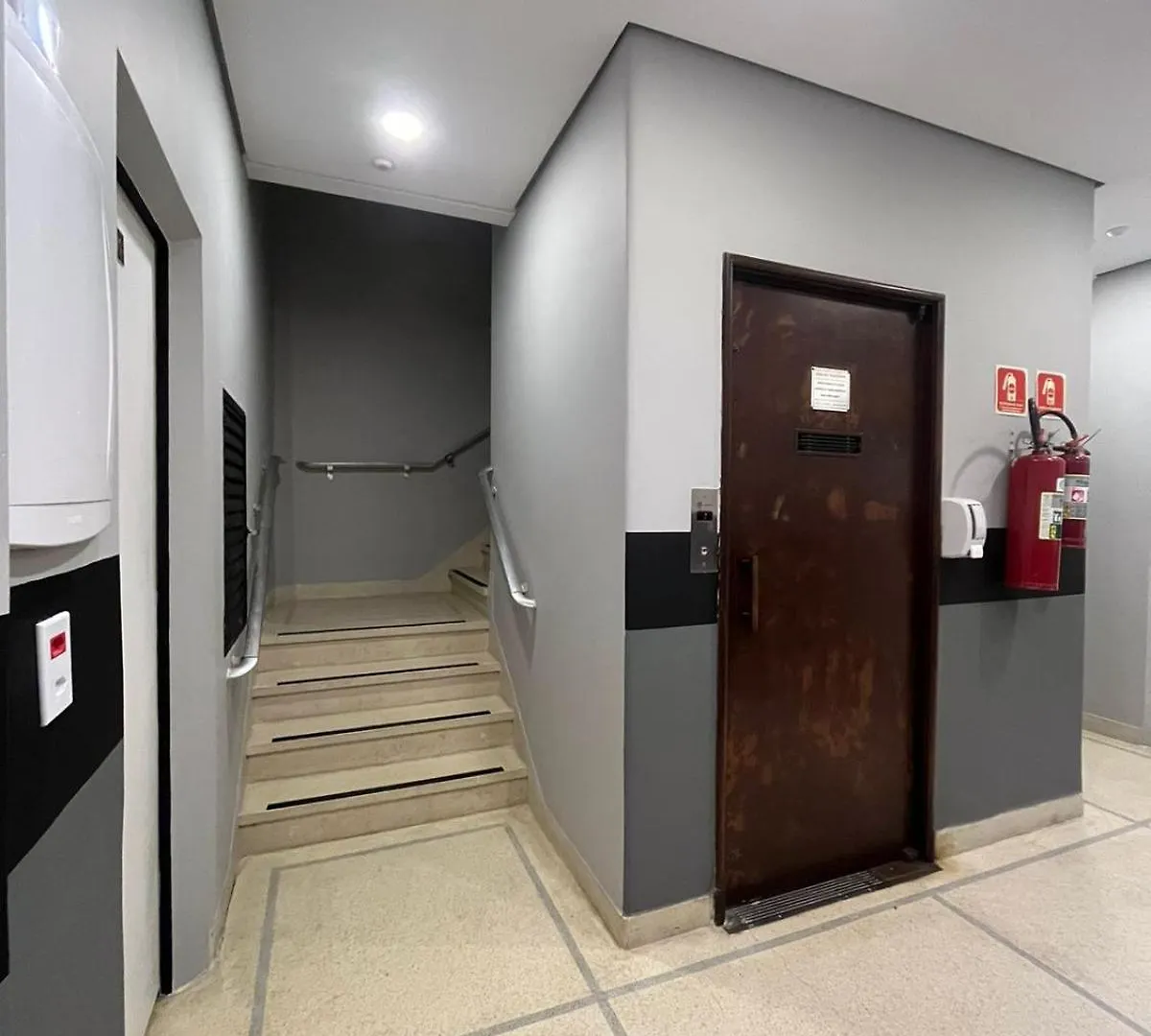 Hotel Neon - próximo a 25 de março, Bom Retiro e Brás, á 2min do mirante Sampa SKY e pista de skate Anhangabaú São Paulo 2*,