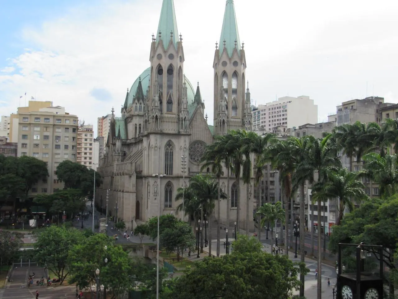Hotel Neon - próximo a 25 de março, Bom Retiro e Brás, á 2min do mirante Sampa SKY e pista de skate Anhangabaú São Paulo 2*,  Brasil